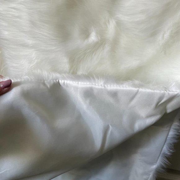 Faux Fur Wrap - Picture 2 of 4